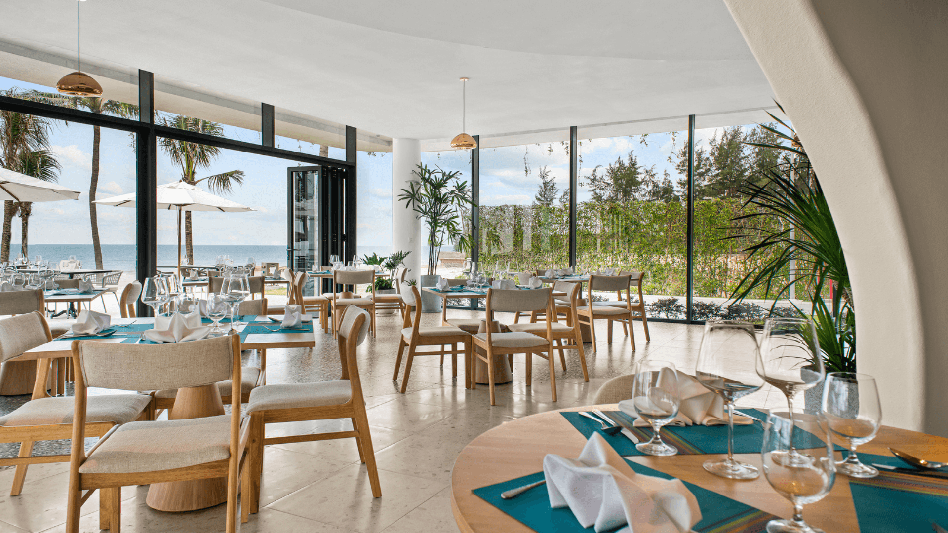beachfront restaurant 