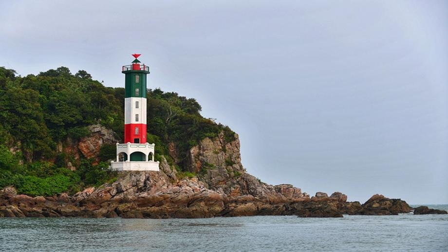 Quan Lan Lighthouse