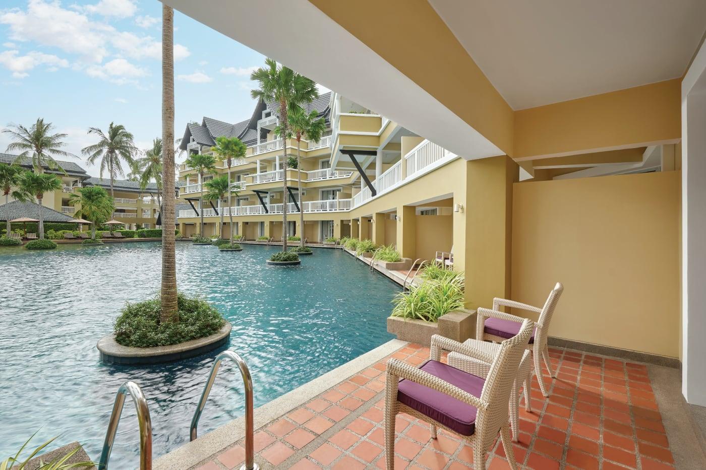 Laguna-PoolAccess-Room---Twin