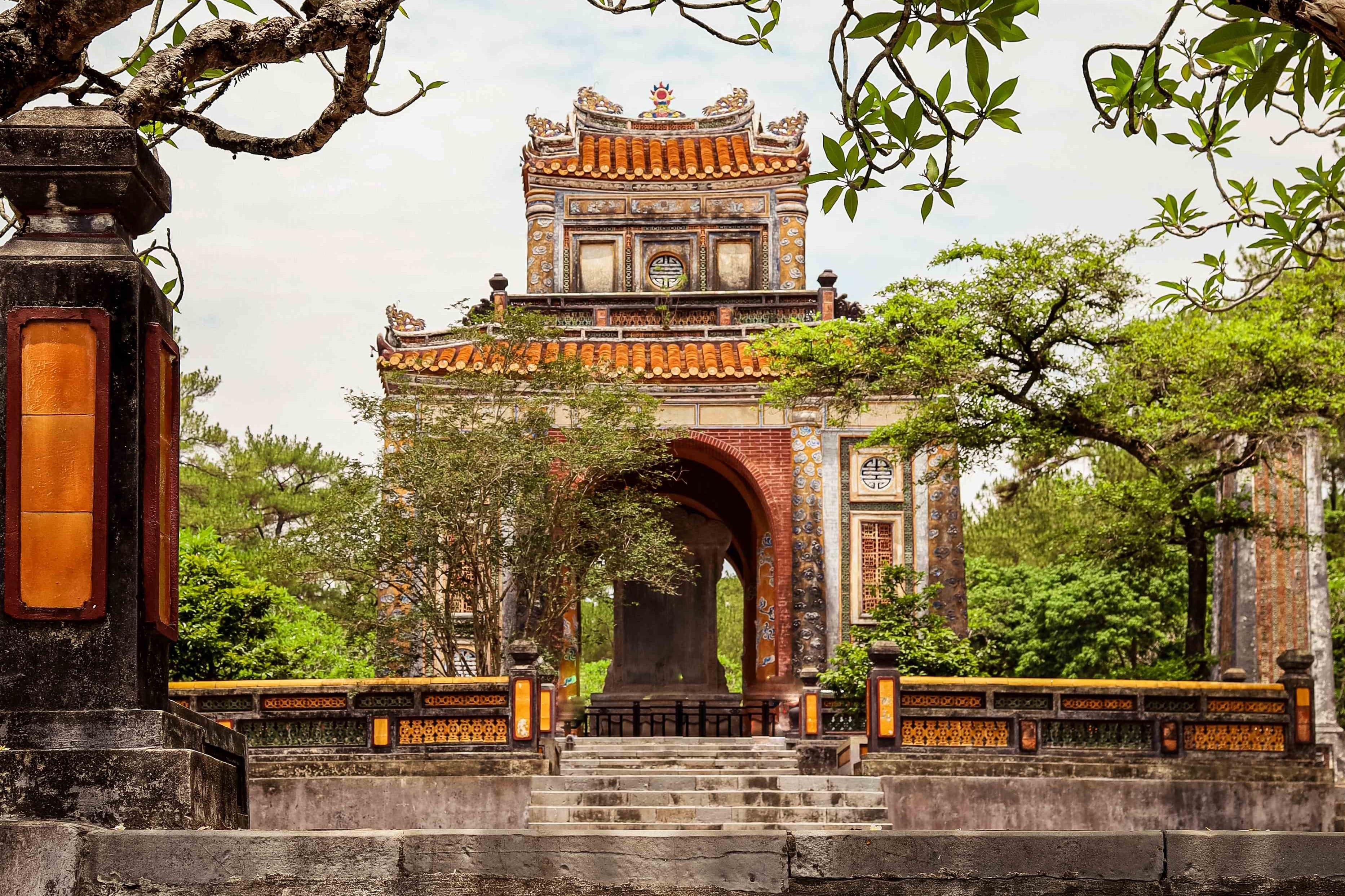 hue tu duc tomb