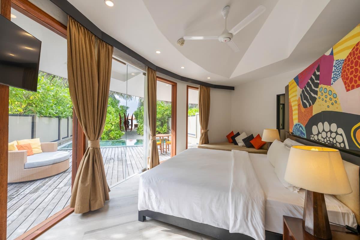 Beachfront Family Pool Villa_Interior_King Bed_1