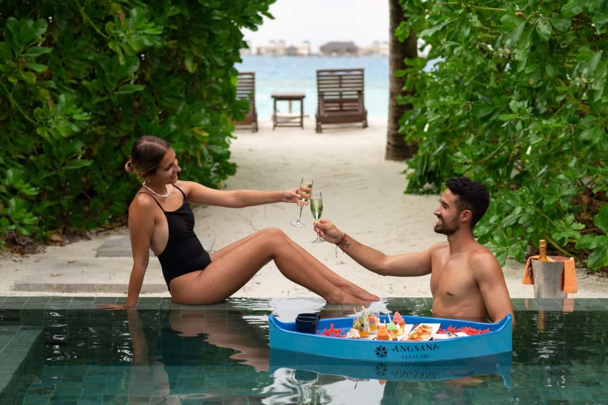 Floating Breakfast_Beach Infinity Pool Villa