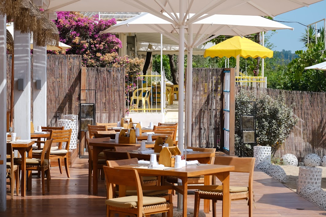 Emerald Beach Bar | Angsana Corfu Resort & Spa
